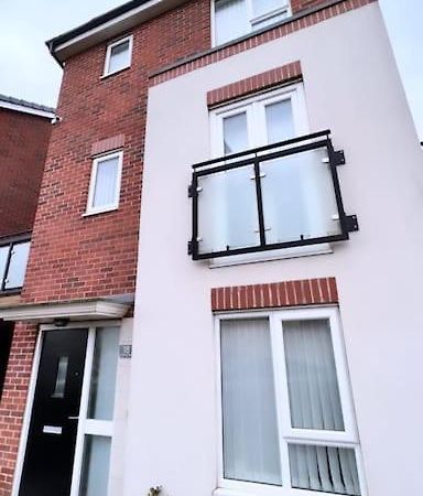 3 Stories, 5 Bedroom House In Prime Location With Balcony And Shared Garden ลิเวอร์พูล ภายนอก รูปภาพ
