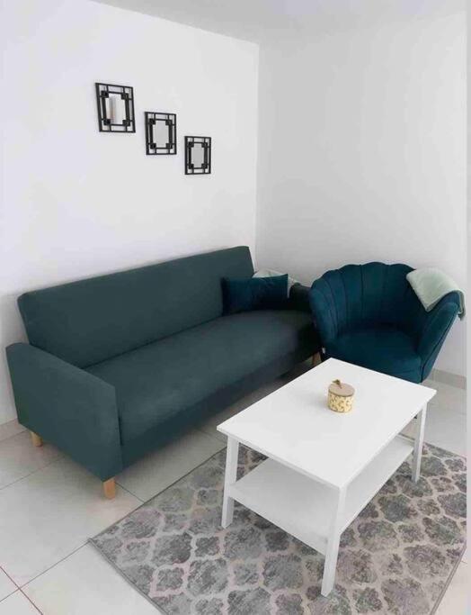 3 Stories, 5 Bedroom House In Prime Location With Balcony And Shared Garden ลิเวอร์พูล ภายนอก รูปภาพ