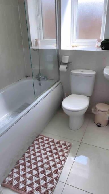 3 Stories, 5 Bedroom House In Prime Location With Balcony And Shared Garden ลิเวอร์พูล ภายนอก รูปภาพ
